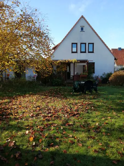 Ferienhaus Adendorf: Garten im Herbst 0001b.webp