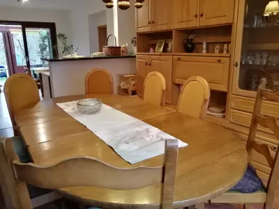 Ferienhaus Adendorf: Esszimmer mit Blick in die Küche 0005a.webp