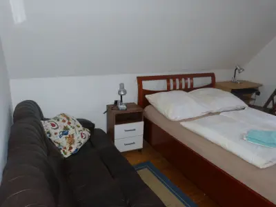 Ferienhaus Adendorf: Schlafzimmer Nr.2 mit Doppelbett 0011b.webp